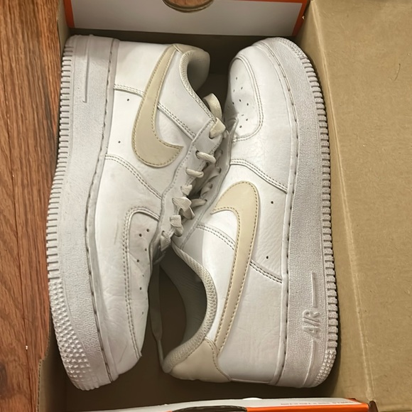 GENTLY USED AIRFORCES WITH TAN DETAILS - Picture 1 of 4